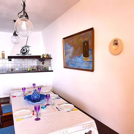 Les Paons - *